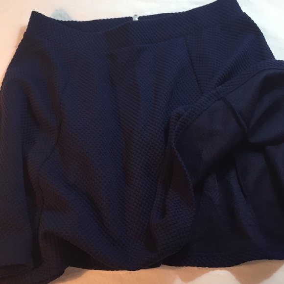 H&M navy swing skirt, fun & flirty, NEW with tags! - Picture 5 of 5